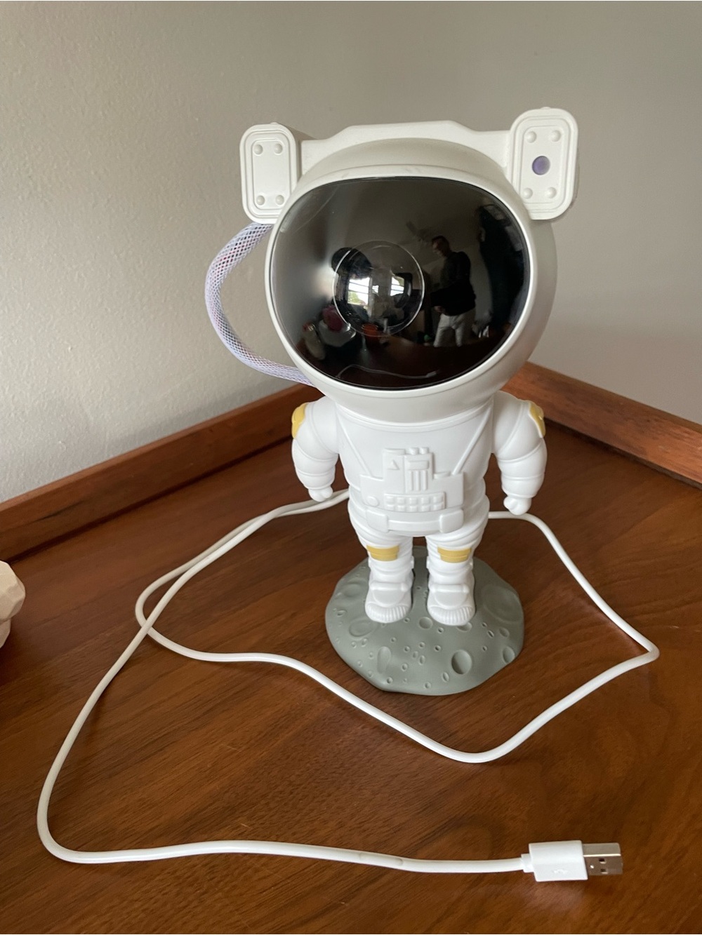 White Astronaut USB Lamp with Gray Moon Base
